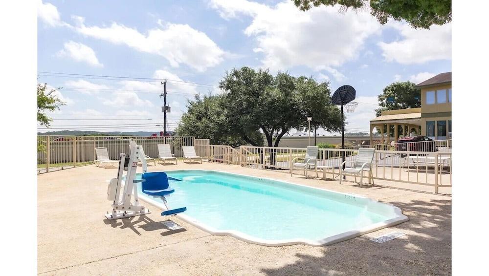 Hillview Inn At Six Flags Fiesta San Antonio Exterior photo