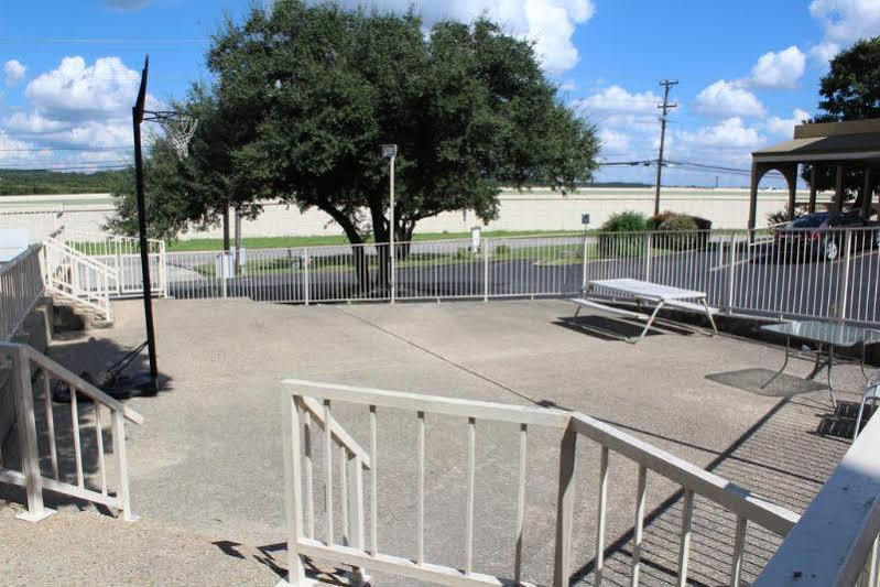 Hillview Inn At Six Flags Fiesta San Antonio Exterior photo